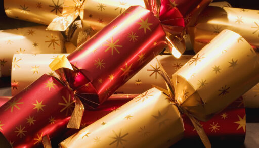 Red and gold Christmas crackers