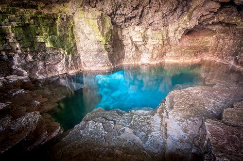 Turquoise waters in the Grotto of Bruce Peninsula National Park, Ontario, Canada.