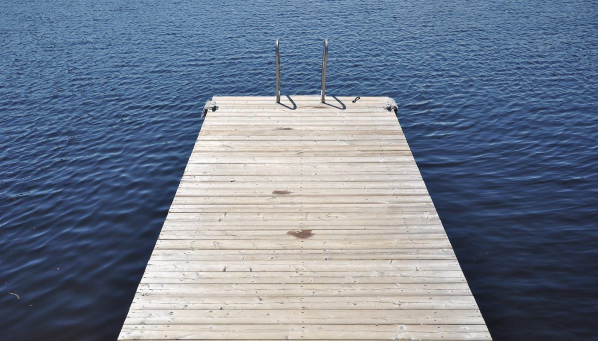 floating-dock-with-swim-ladder