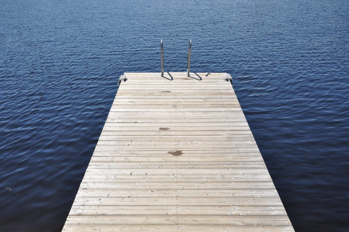 floating-dock-with-swim-ladder
