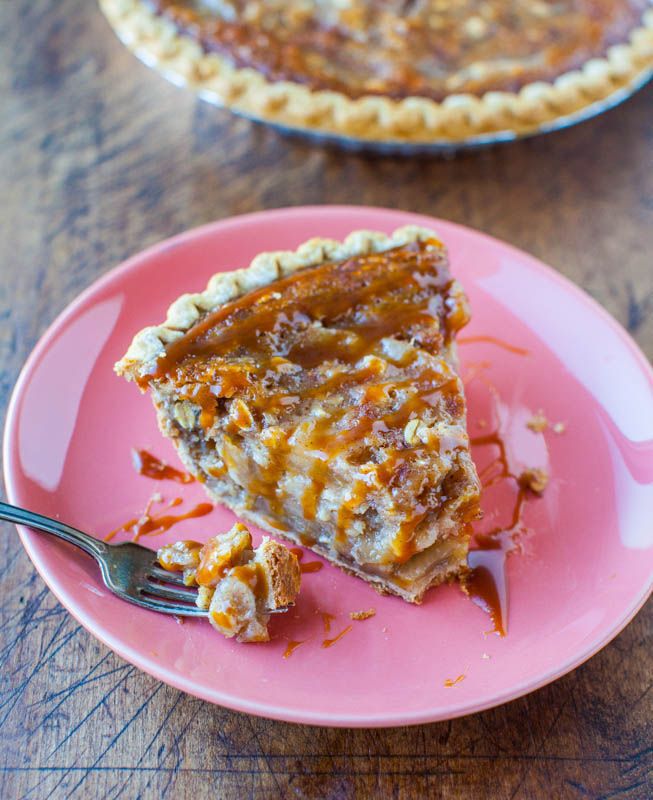 Caramel apple crumble pie