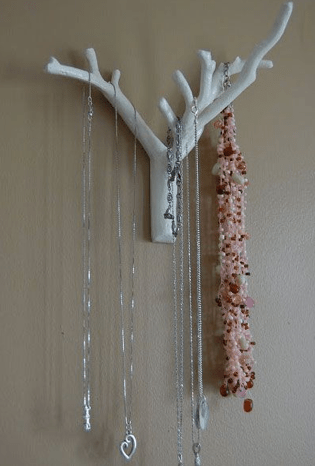 Branched-out necklace hanger