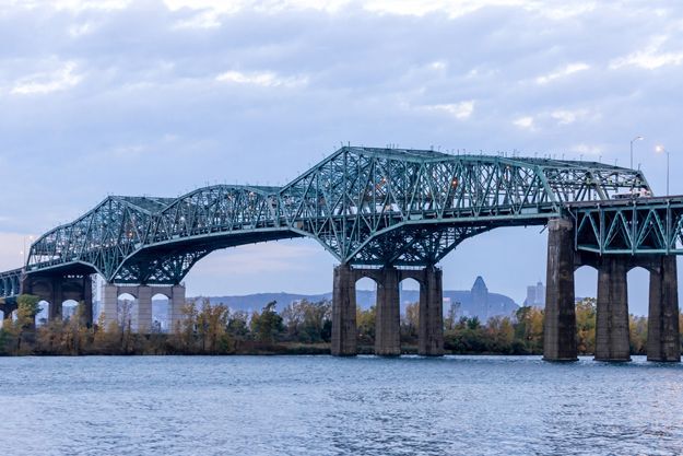 Champlain Bridge, Quebec