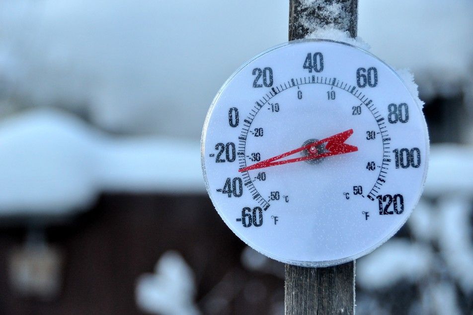 Outdoor thermometre showing temperatures close to minus 40 degrees Celsius.