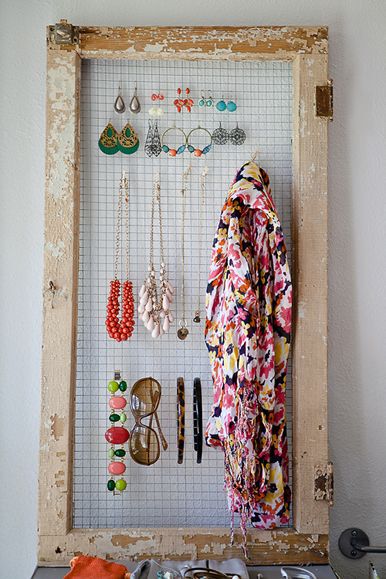 An accessory organizer
