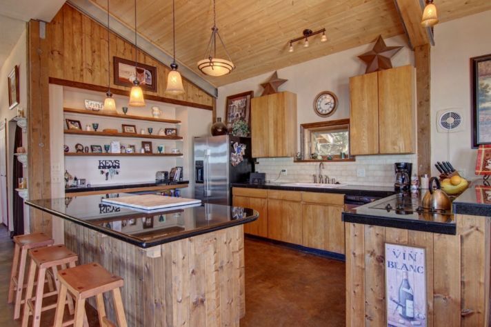 A view of the kitchen.