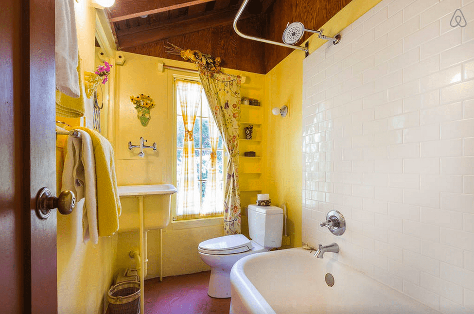 A view of the bathroom