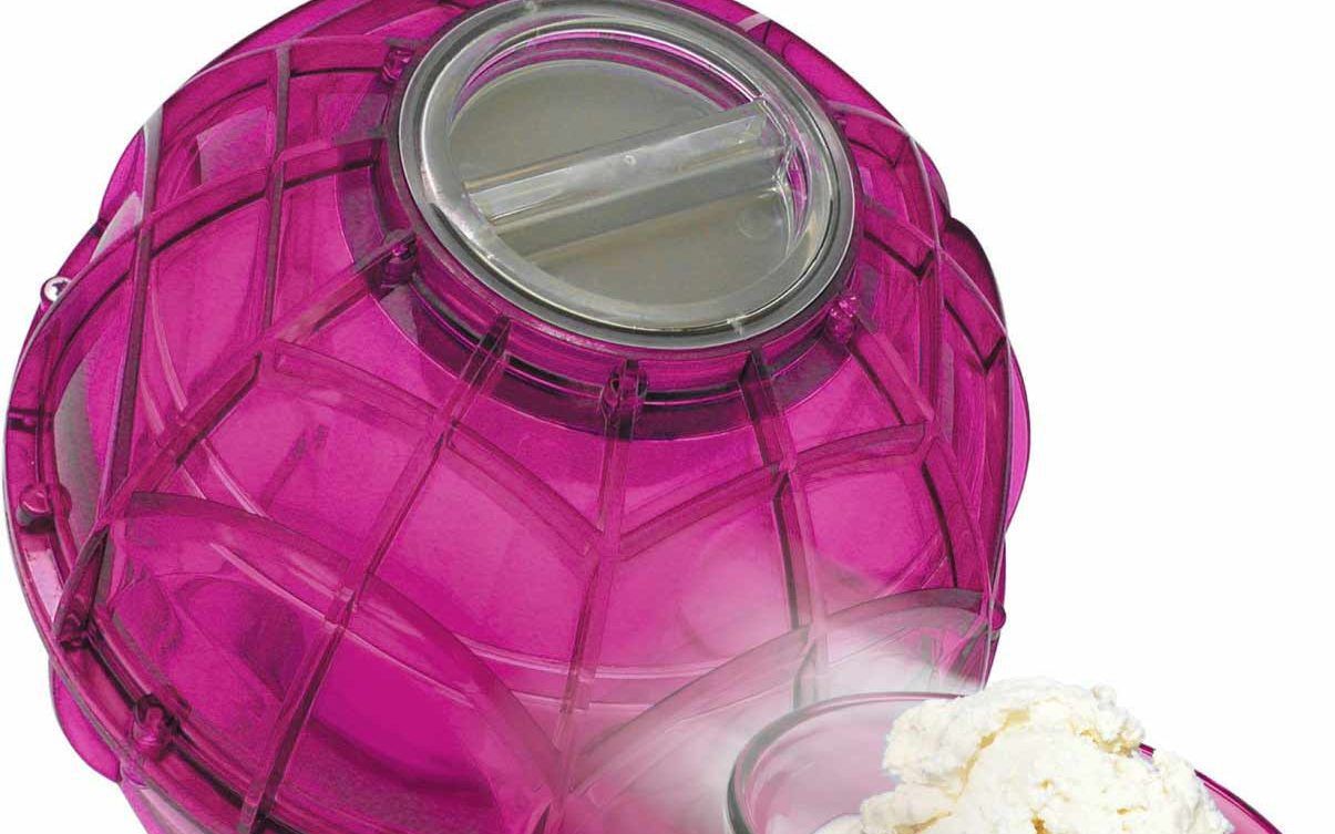 Manual ice cream maker