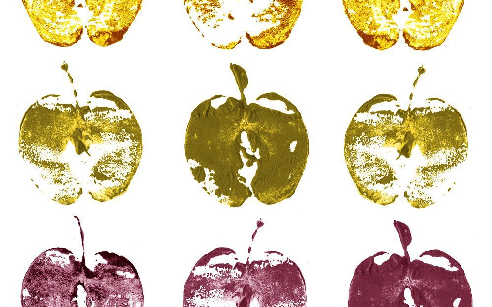 Cut out an apple stamp