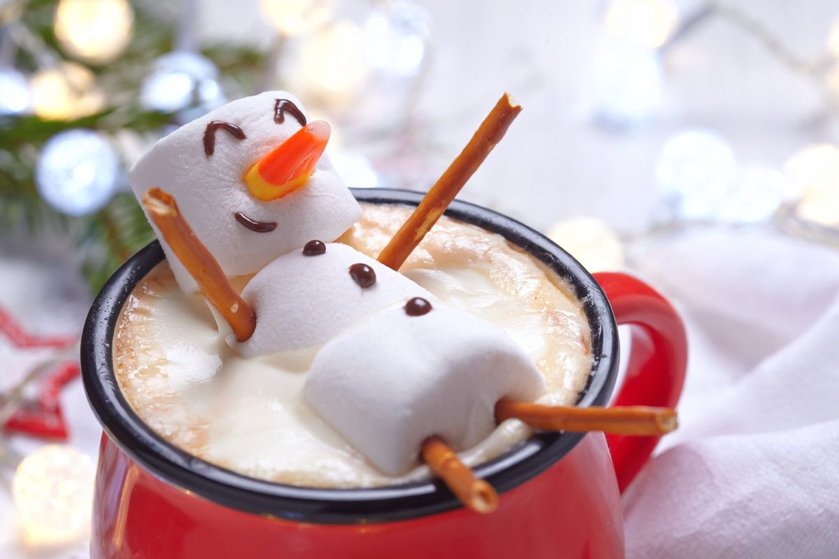 hot-chocolate-red-mug-snowman-marshmallows