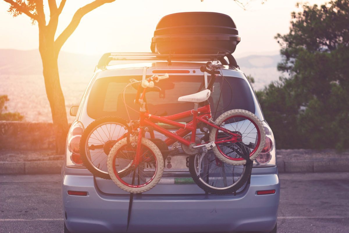 Car-loaded-for-road-trip-with-bikes