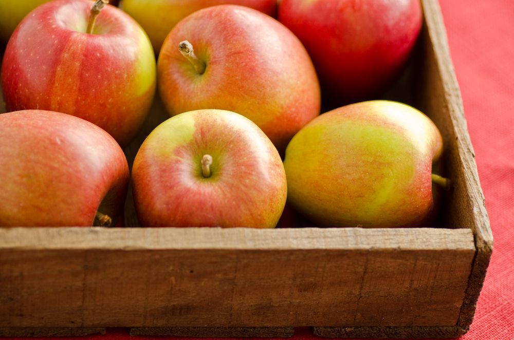 Braeburn apples in a wooden box