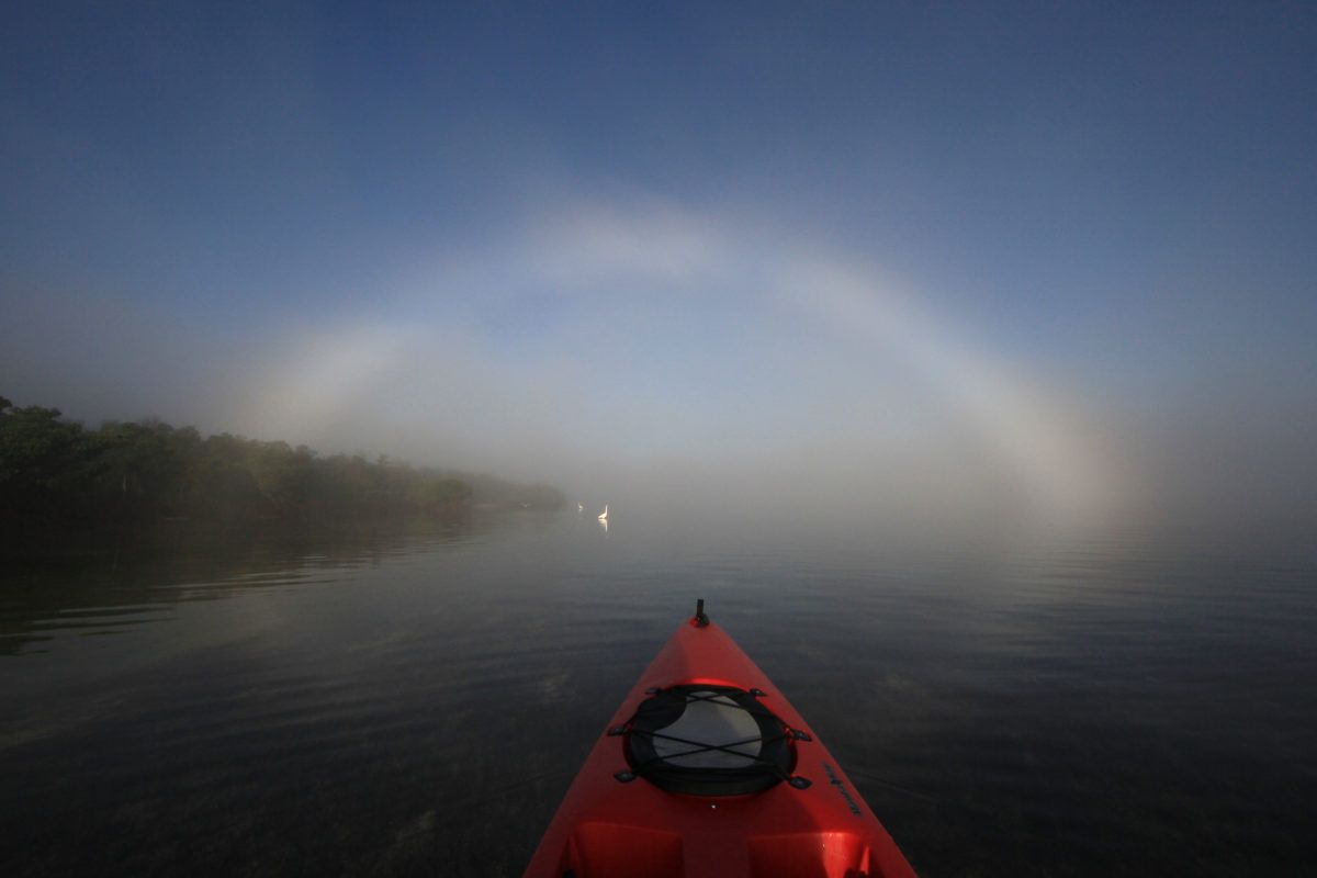 fogbow-tip-of-kayak-on-lake