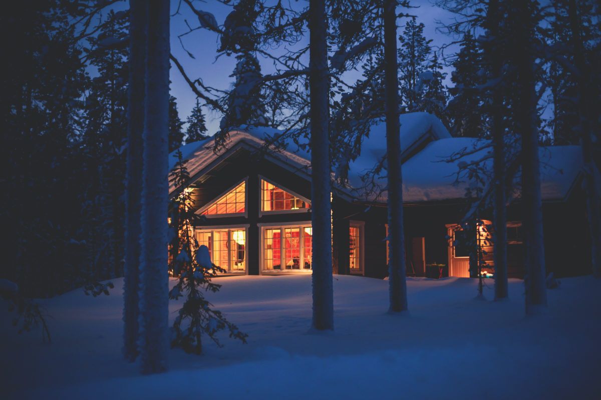 a-cottage-in-the-woods-winter-night