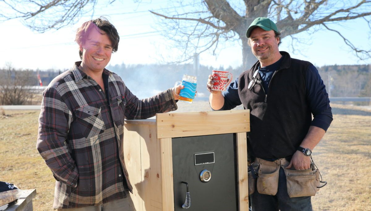 brojects-stand-outside-with-insulated-smoker