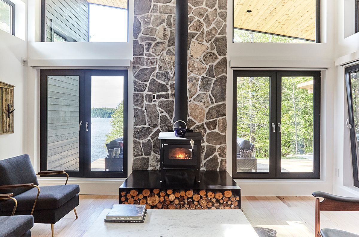 cozy-fireplace-between-two-windows