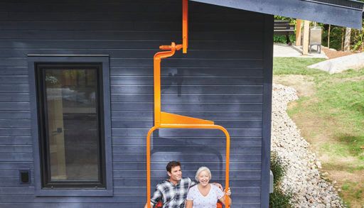 yannick-and-shantelle-in-front-of-their-cottage