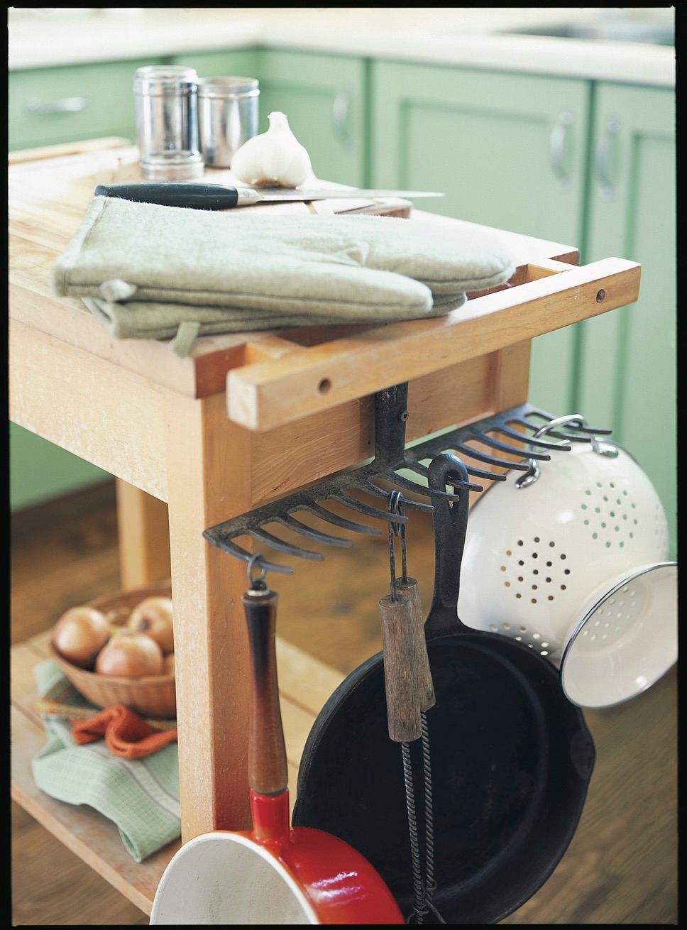 Rake rack in the kitchen