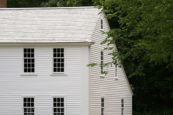 A house in New England featuring a saltbox roof.