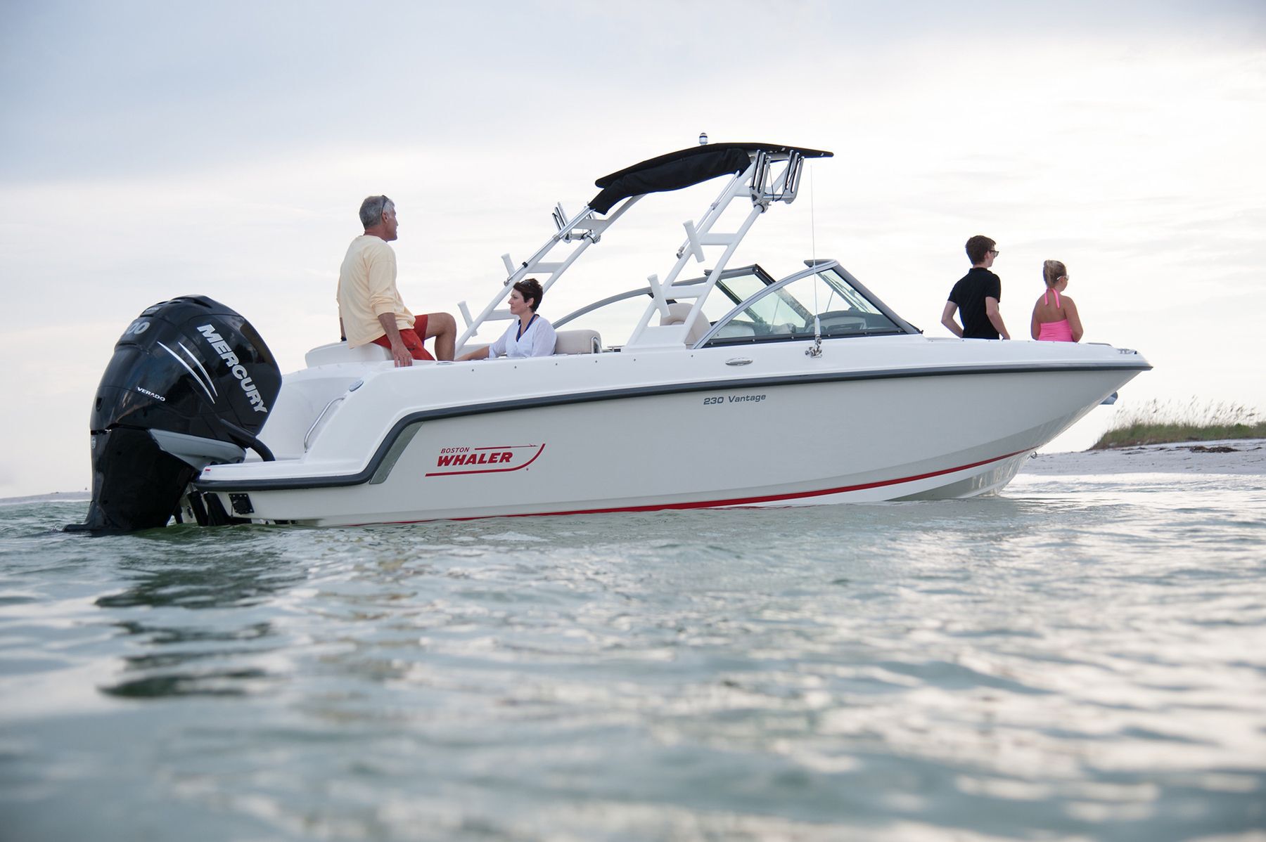 Boston Whaler Vantage 230