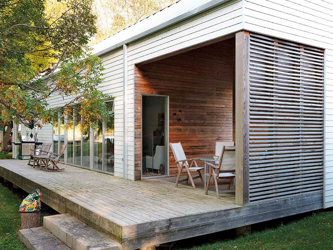 outside view looking on to the deck of the minimalist cottage