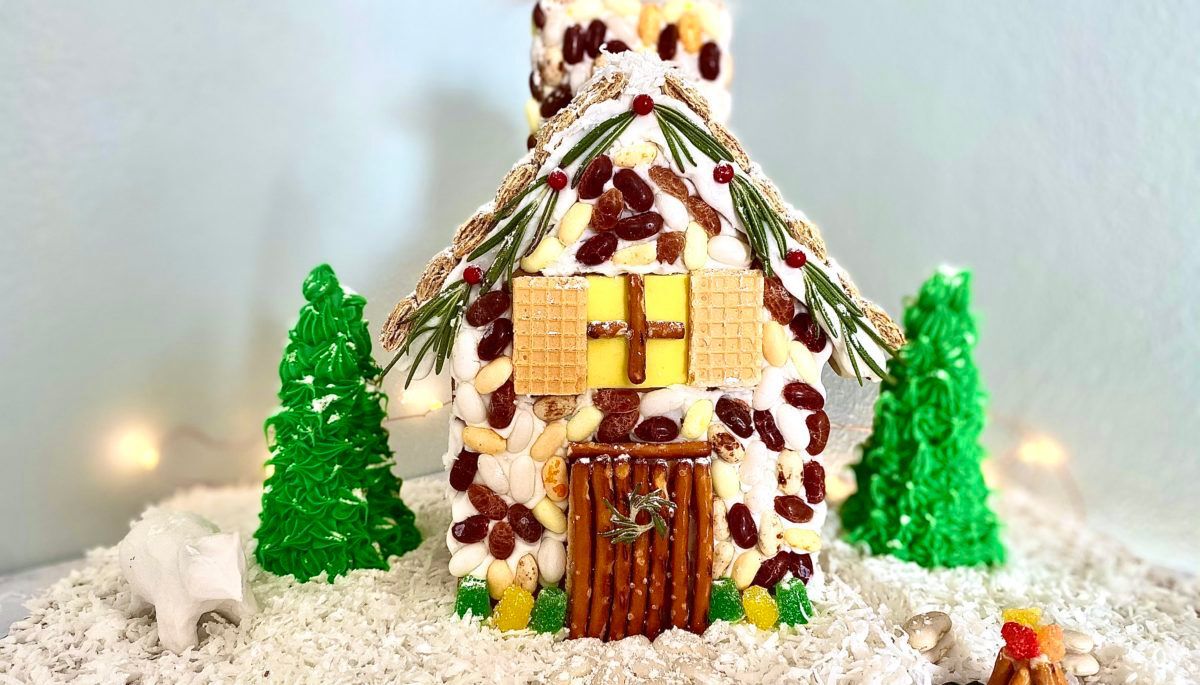 finished product gingerbread cottage