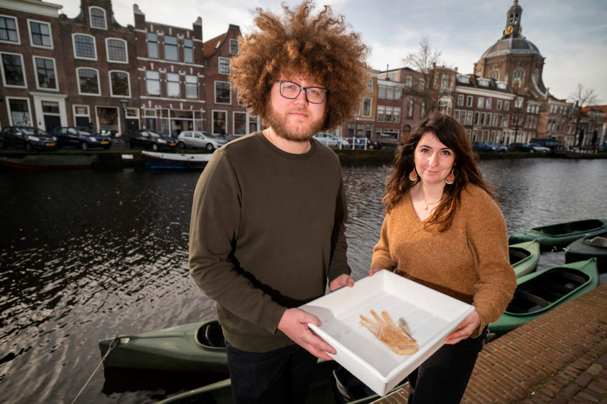 Auke-Florian Hiemstra & Liselotte Rambonnet with perch entrapped in glove