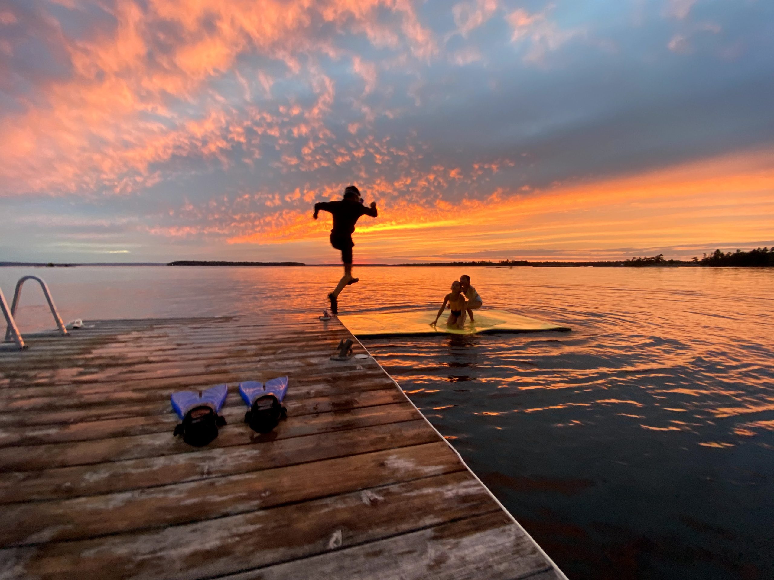 Docking jumping in water