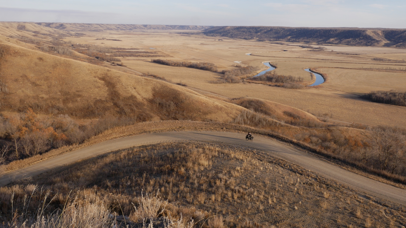 Portrait of Dianne on a mountain bike while entering the valley