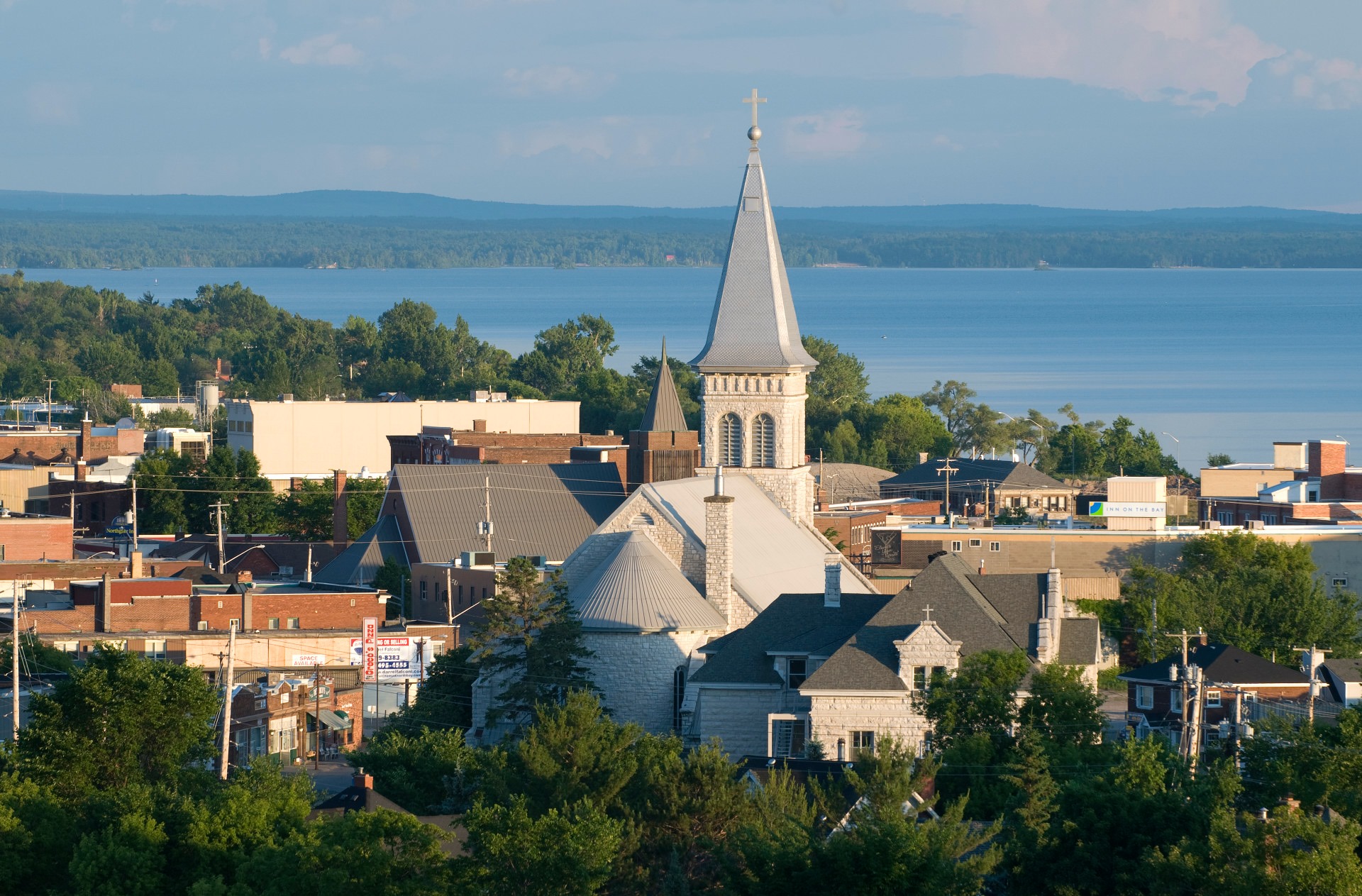 An aerial view of the city of North Bay, ontario town
