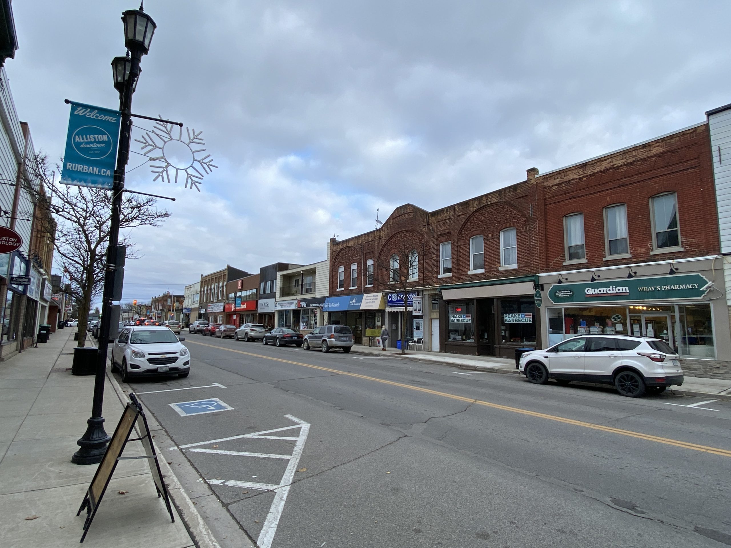 photo looking down main street of Alliston Ontario, Ontario towns