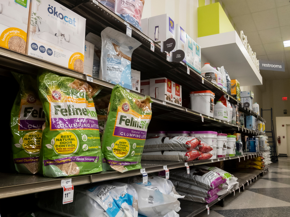 A shot of the kitty litter aisle in a pet store