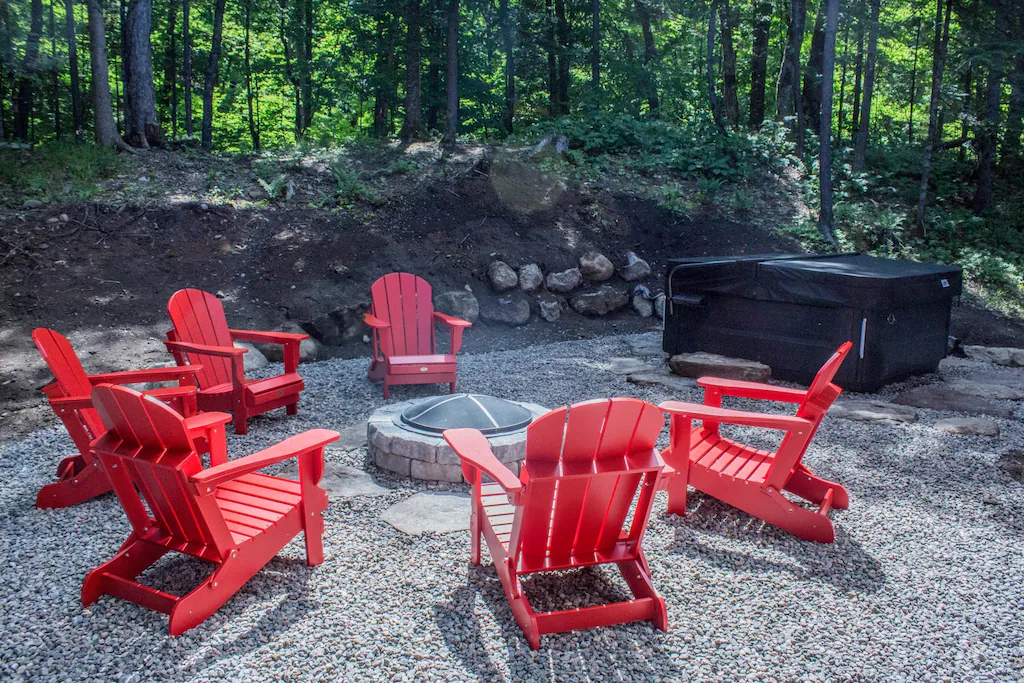 Cottage fire pit and hot tub