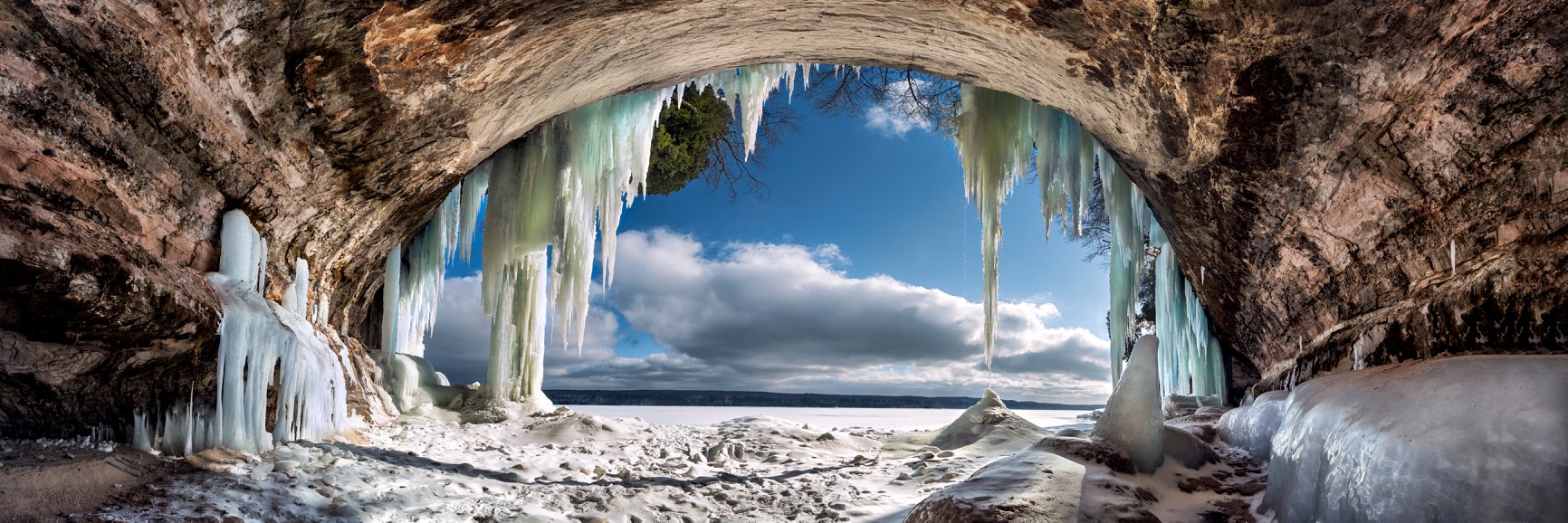 Ice caves along Lake Superior
