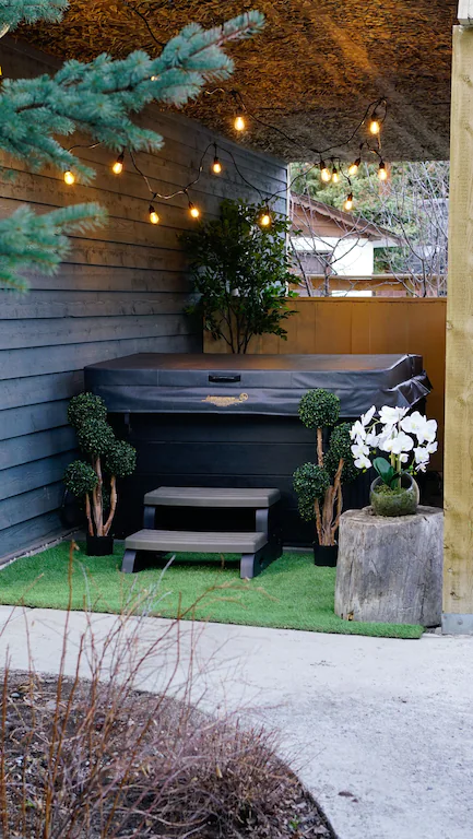 Cottage Hot Tub