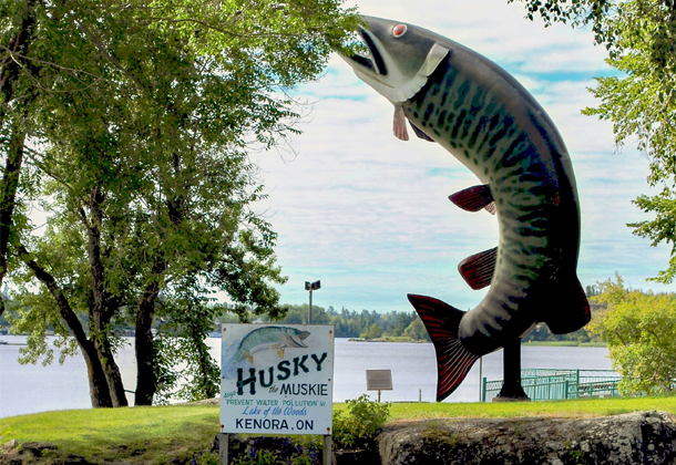 Husky the Muskie statue
