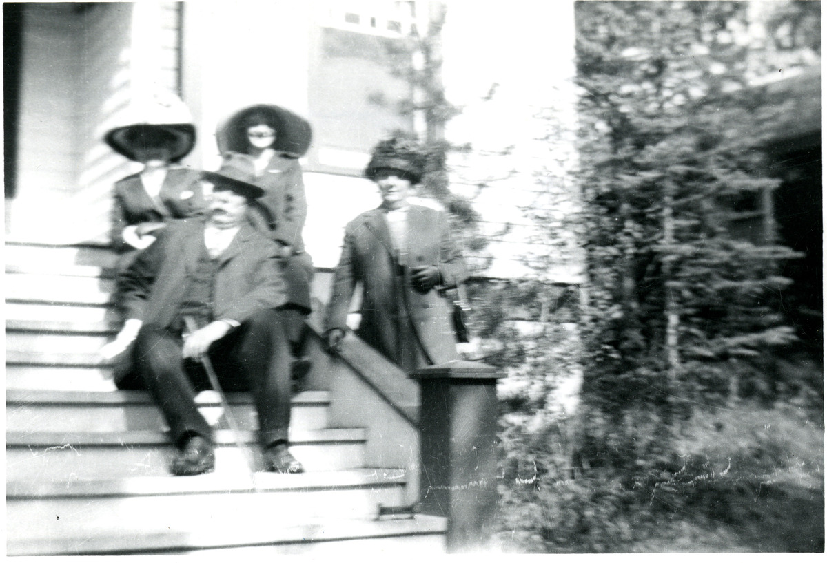 Alexander Rutherford with his wife Mattie infront of Rutherford cottage.