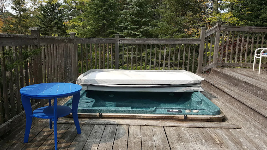 Cottage Hot Tub