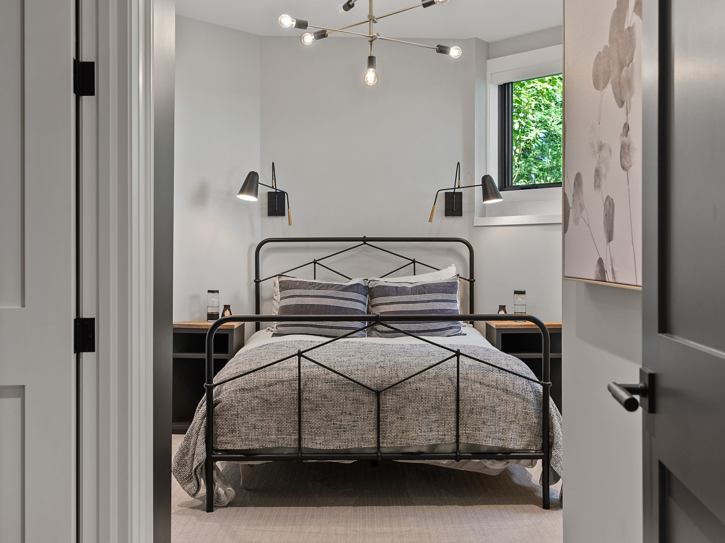 Bedroom with queen bed