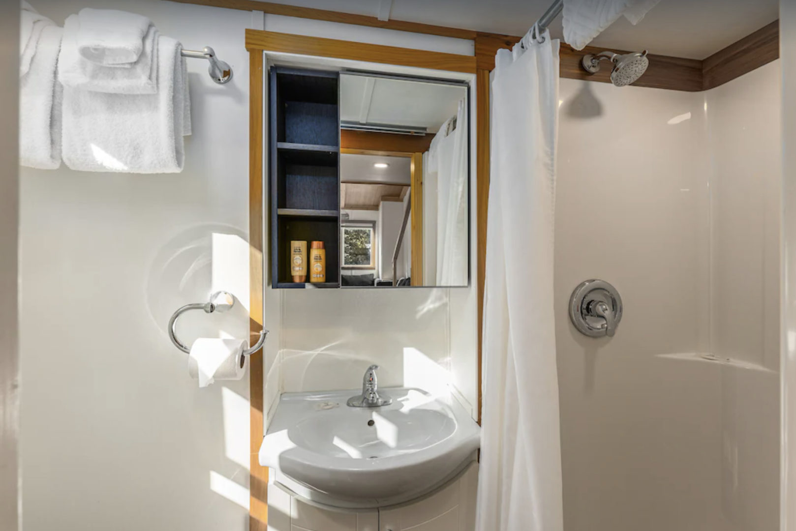 westwood lake nanaimo tiny home rental