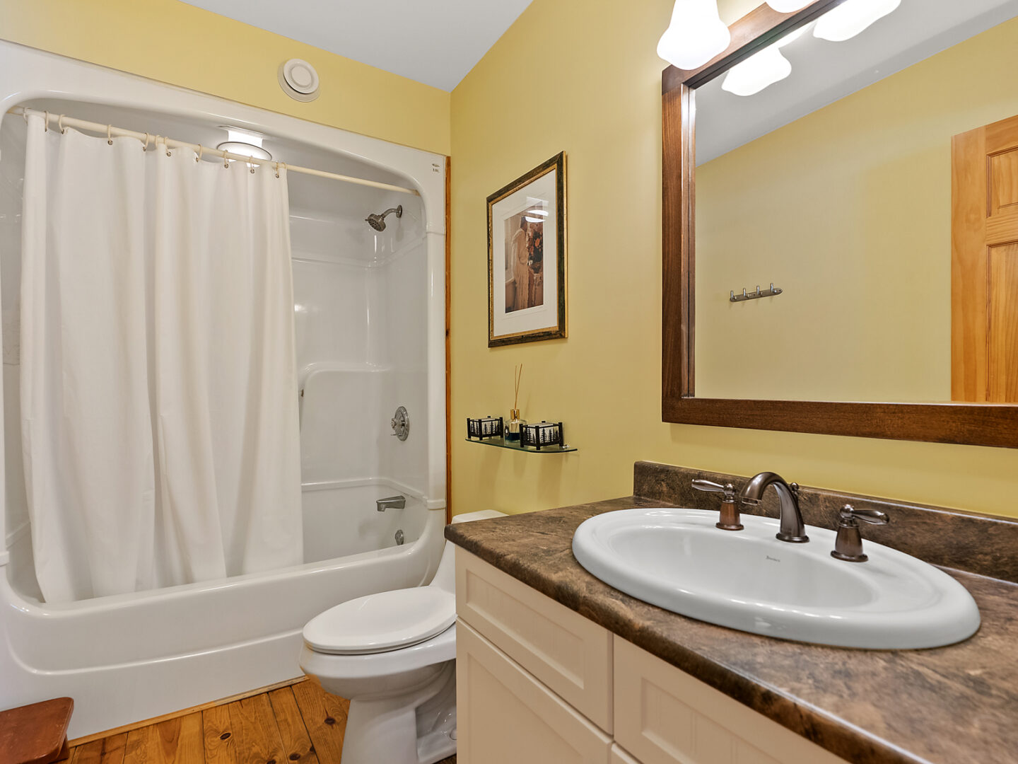 A bathroom with a shower/tub combo, a toilet, and a sink.
