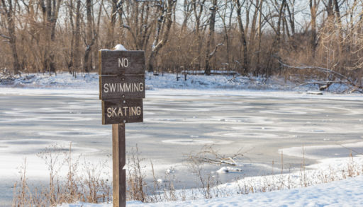 No skating sign at pond