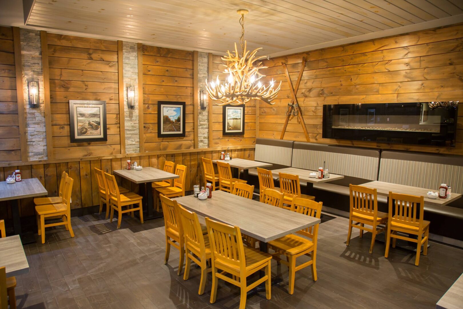 Cottage Canoe restaurant in Barrie