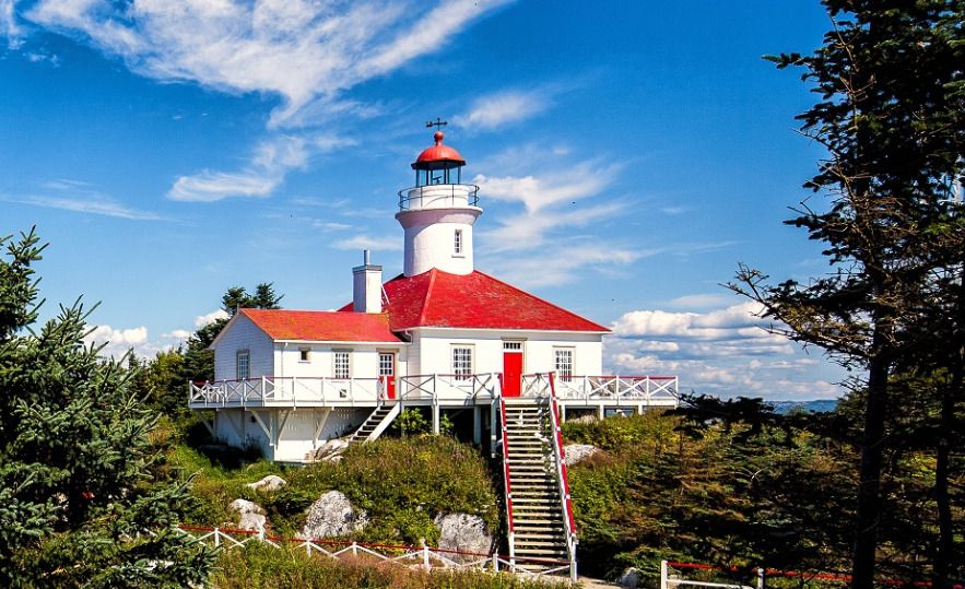Pot À L'Eau-De-Vie Islands lighthouse