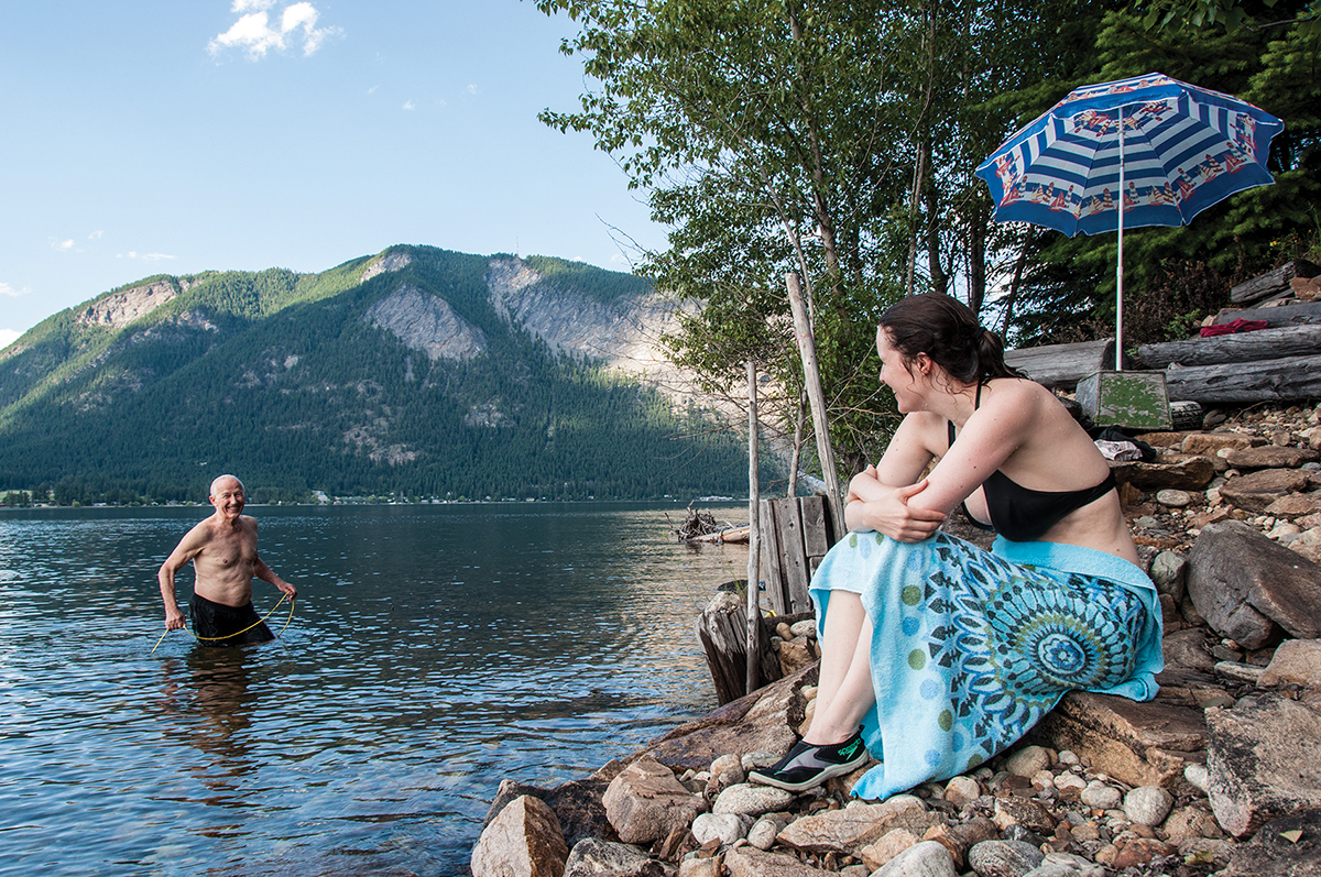 Viviana and Piero at the water