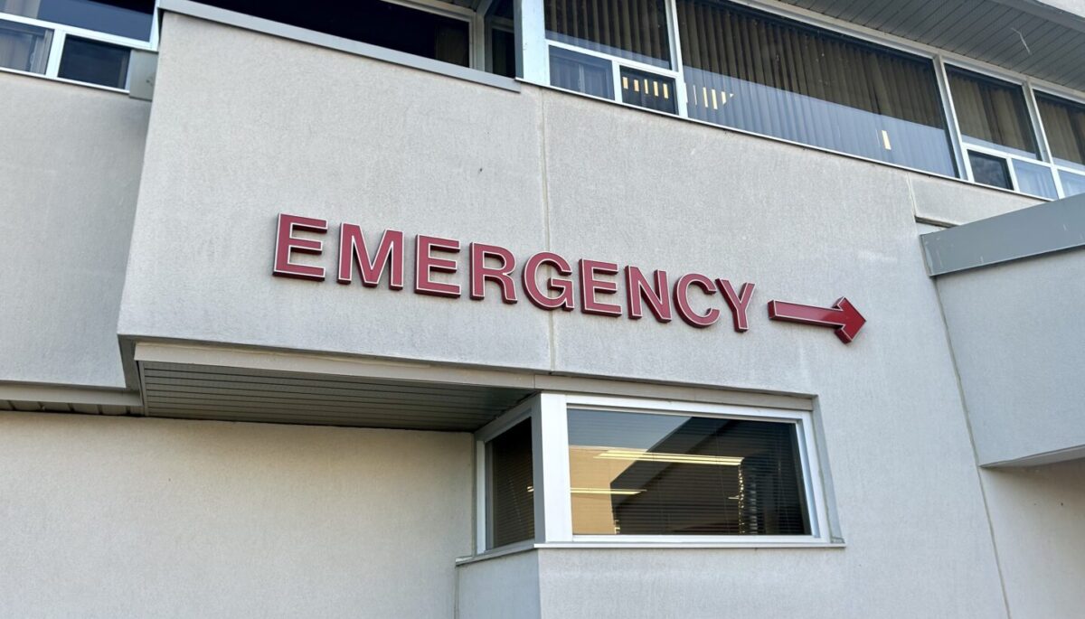 Minden ER wall with Emergency written in capital red letters, arrow pointing right
