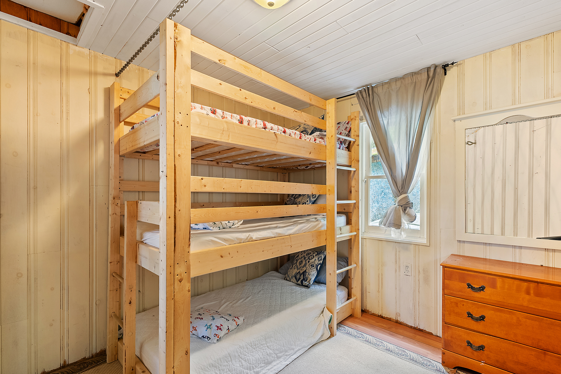 Wood triple bunkbeds