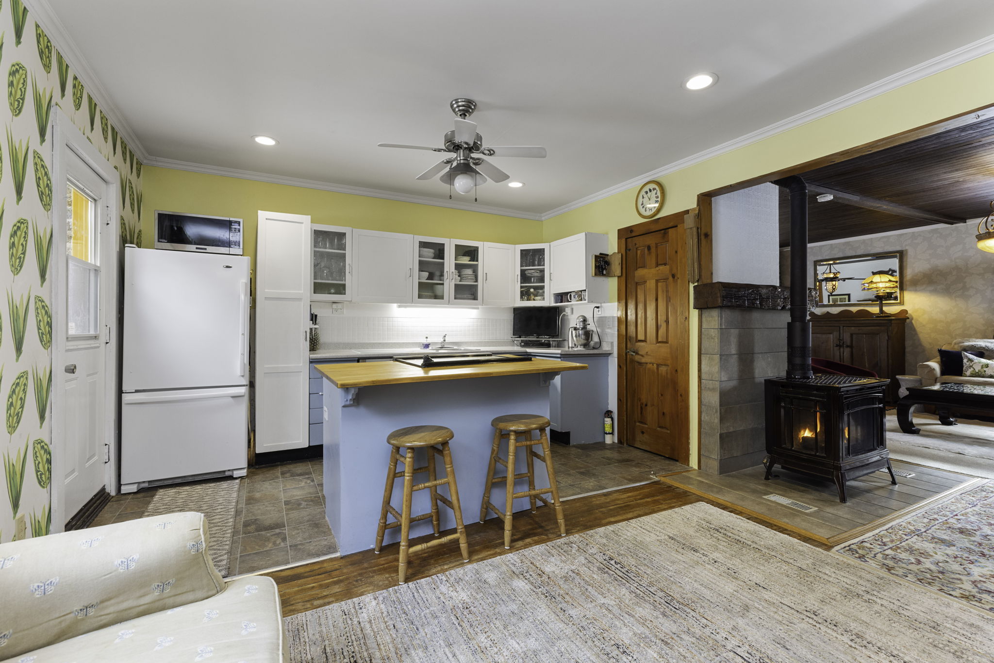Open-concept kitchen and dining space with views of Lake Muskoka